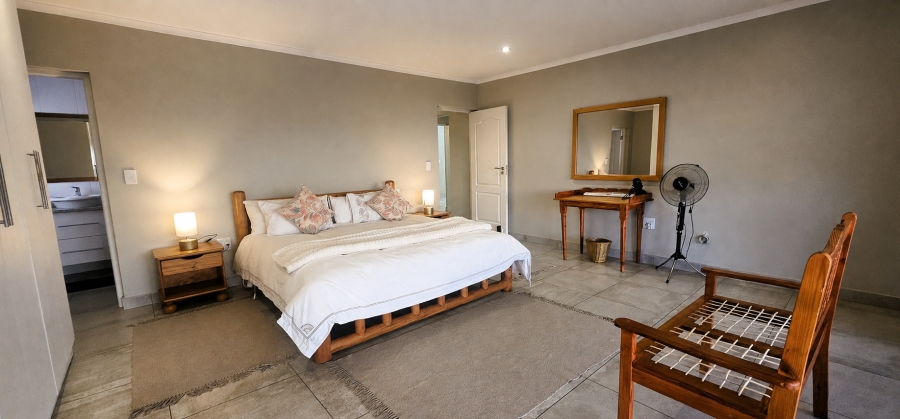 8 Bedroom Property for Sale in Myburgh Park Western Cape